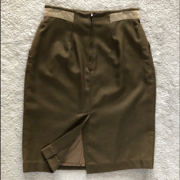 Not available til April

Ladies Dark Army green skirt - Picture 3 of 6